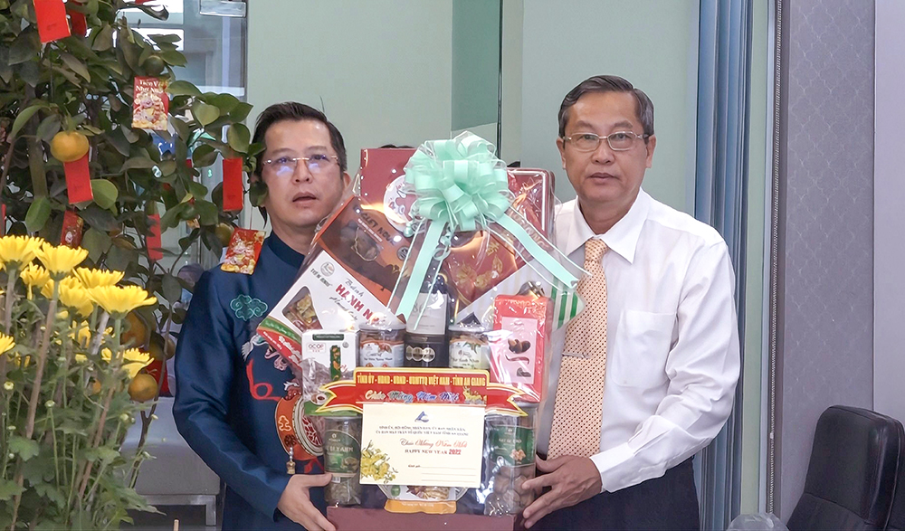 Lãnh đạo tỉnh An Giang thăm, chúc Tết doanh nghiệp và Bệnh viện Đa khoa Hạnh Phúc