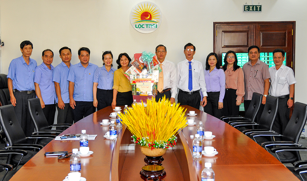Lãnh đạo tỉnh An Giang thăm, chúc Tết doanh nghiệp và Bệnh viện Đa khoa Hạnh Phúc