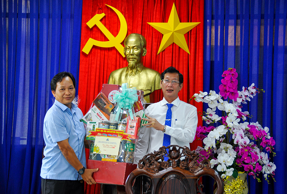 Lãnh đạo tỉnh An Giang thăm, chúc Tết doanh nghiệp và Bệnh viện Đa khoa Hạnh Phúc