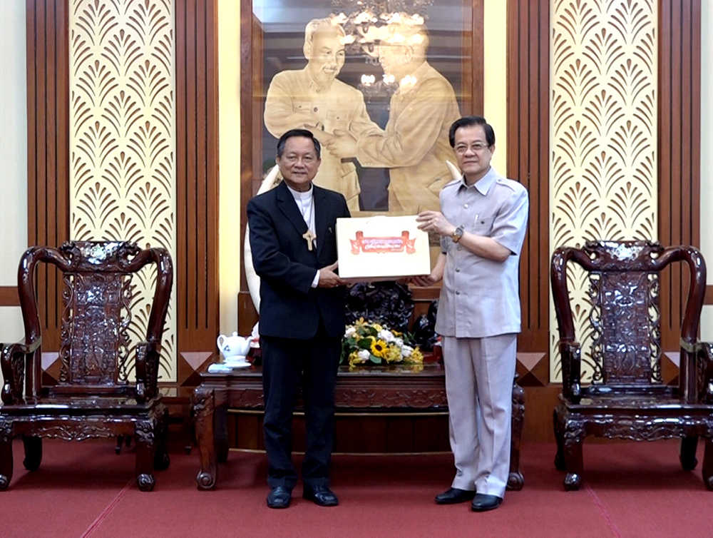 Tòa Giám mục Long Xuyên thăm, chúc Tết Tỉnh ủy An Giang