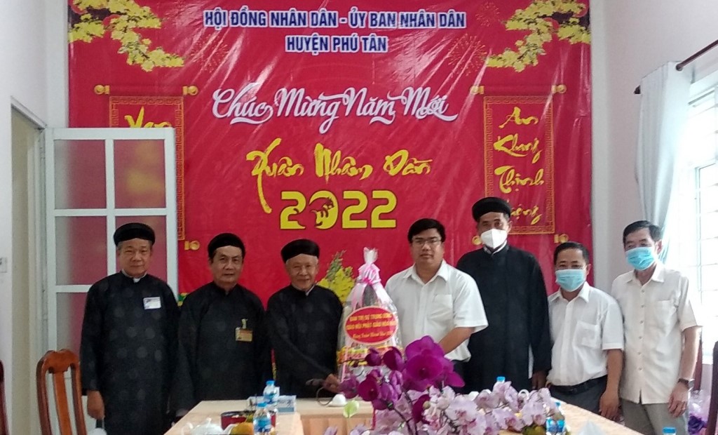Ban Trị sự Trung ương Giáo hội Phật giáo Hòa Hảo chúc Tết UBND huyện Phú Tân