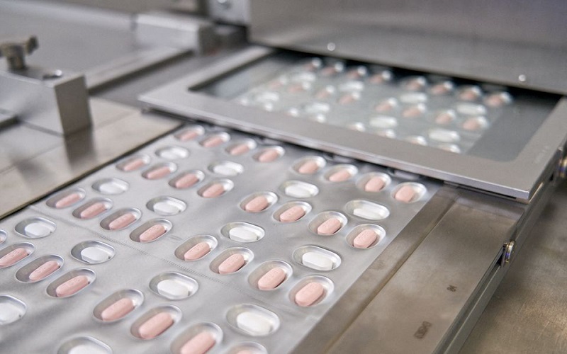 Ủy ban châu Âu phê duyệt thuốc điều trị COVID-19 của Pfizer