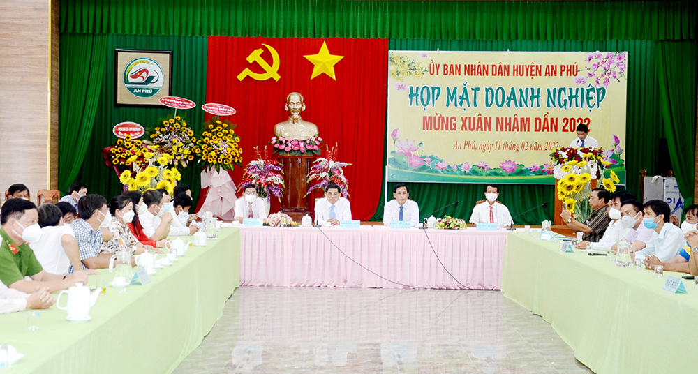UBND huyện An Phú họp mặt doanh nghiệp mừng Xuân Nhâm Dần