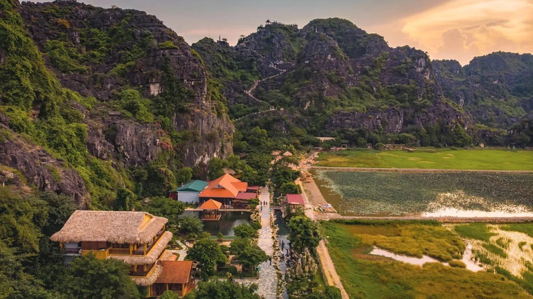 Khám phá Hang Múa, nơi mệnh danh "tiên cảnh" Ninh Bình