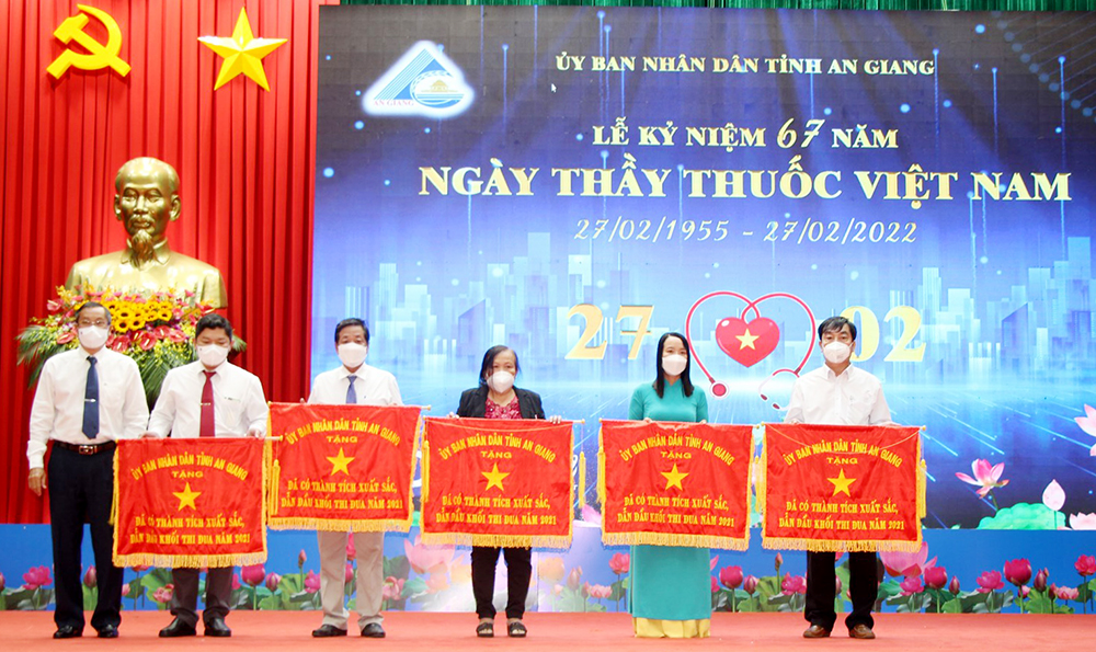 An Giang tôn vinh những “Chiến sĩ áo trắng”