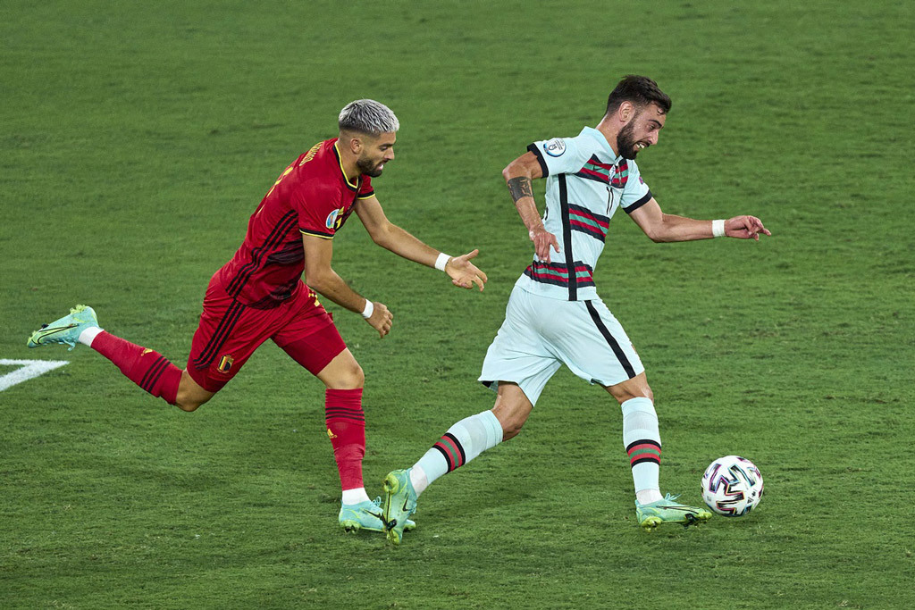 Ronaldo gánh cả Bồ Đào Nha trên vai
