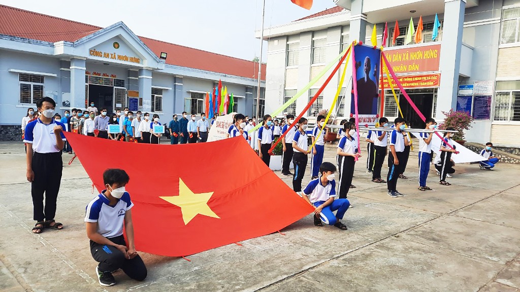 Hào hứng sân chơi thể thao vùng biên giới
