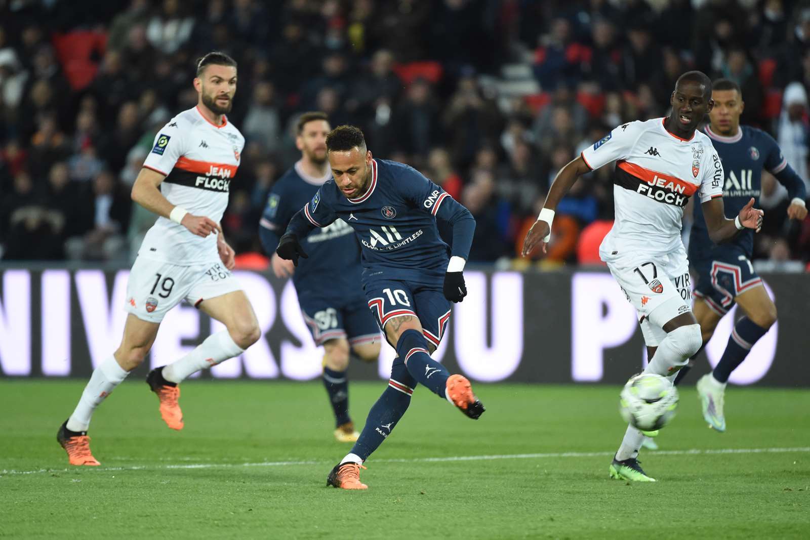 Tam tấu MNM khiêu vũ, PSG đại thắng '5 sao'