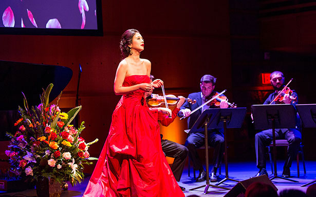 Nữ ca sĩ gốc Việt giành giải Grammy