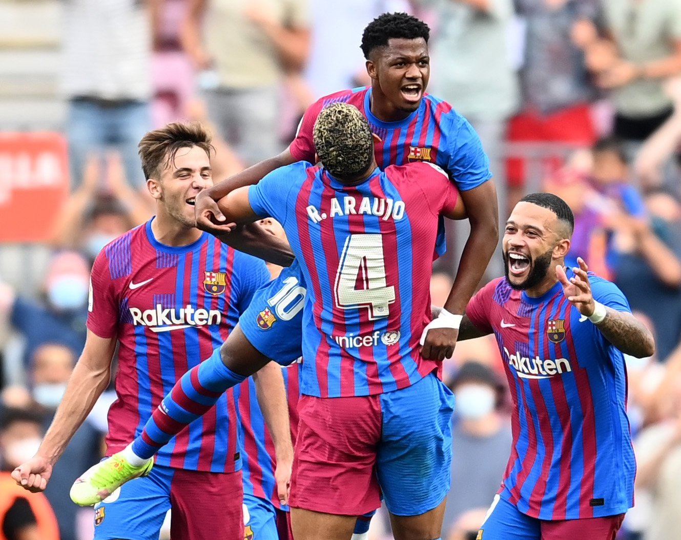 Levante - Barcelona: Cạm bẫy ở Ciudad de Valencia