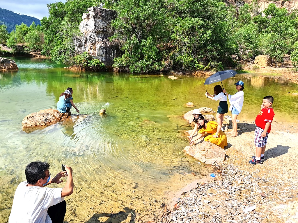 Tri Tôn nỗ lực phát triển kinh tế - xã hội