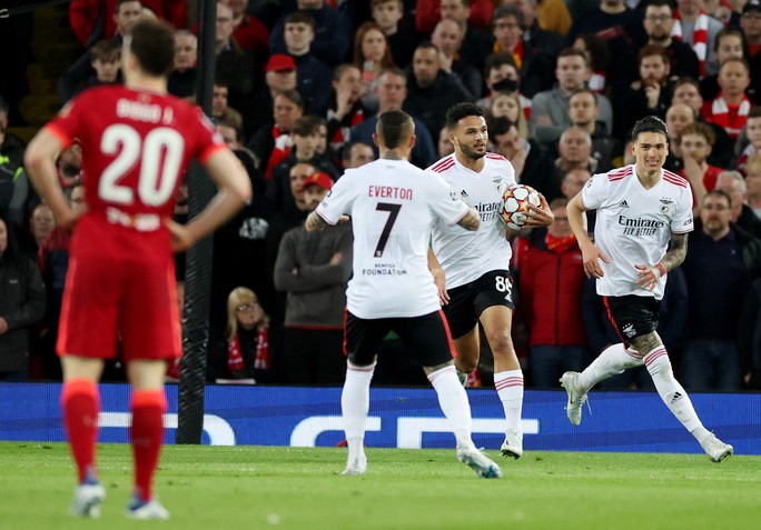 Tiệc bàn thắng mãn nhãn, Liverpool chặn bước Benfica ở tứ kết