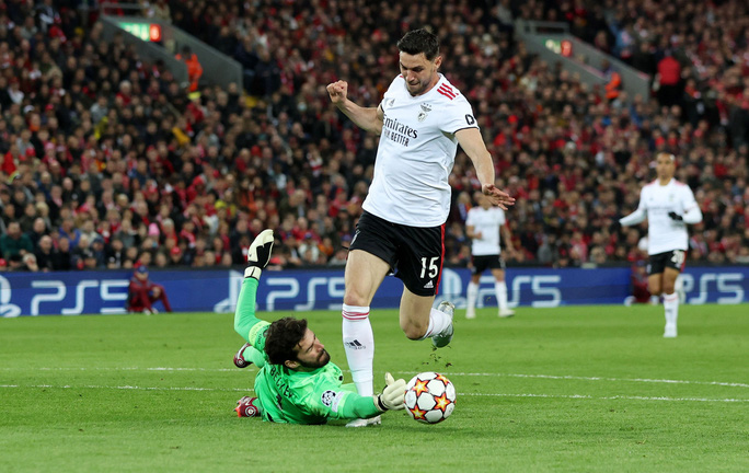 Tiệc bàn thắng mãn nhãn, Liverpool chặn bước Benfica ở tứ kết