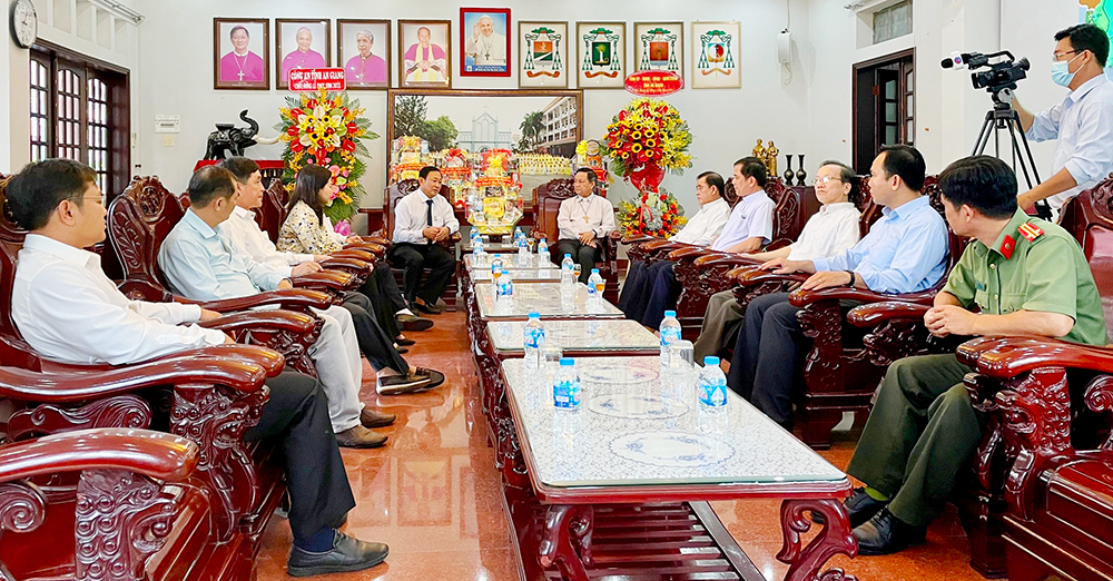 Thăm, chúc mừng Lễ Phục sinh năm 2022 tại Tòa Giám mục Long Xuyên