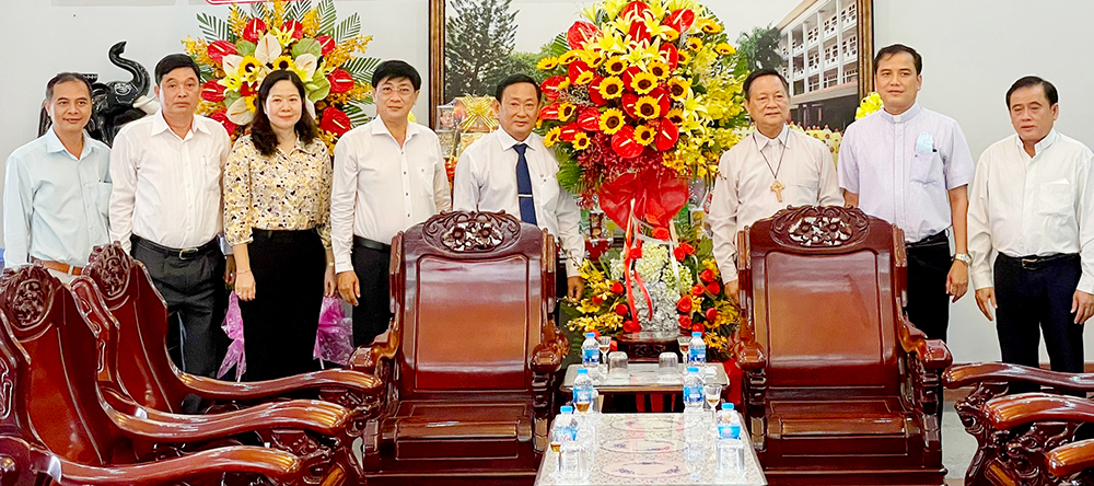 Thăm, chúc mừng Lễ Phục sinh năm 2022 tại Tòa Giám mục Long Xuyên