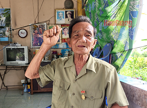 Dân thương bộ đội lắm !