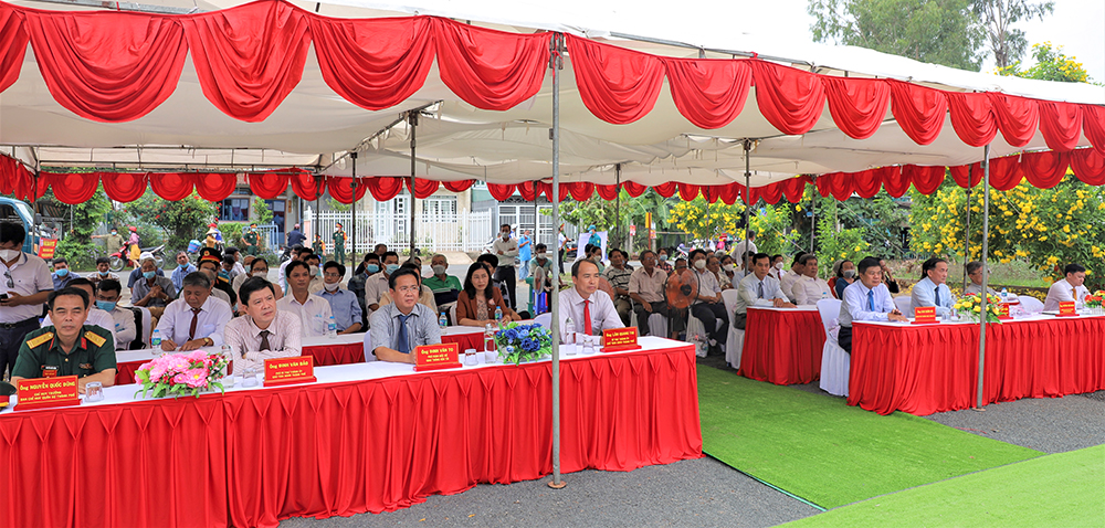 UBND TP. Châu Đốc khởi công công trình đường đê kênh Hòa Bình