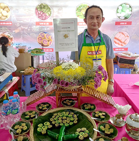 Hậu Giang: Thầy giáo mê làm bánh quê hương…
