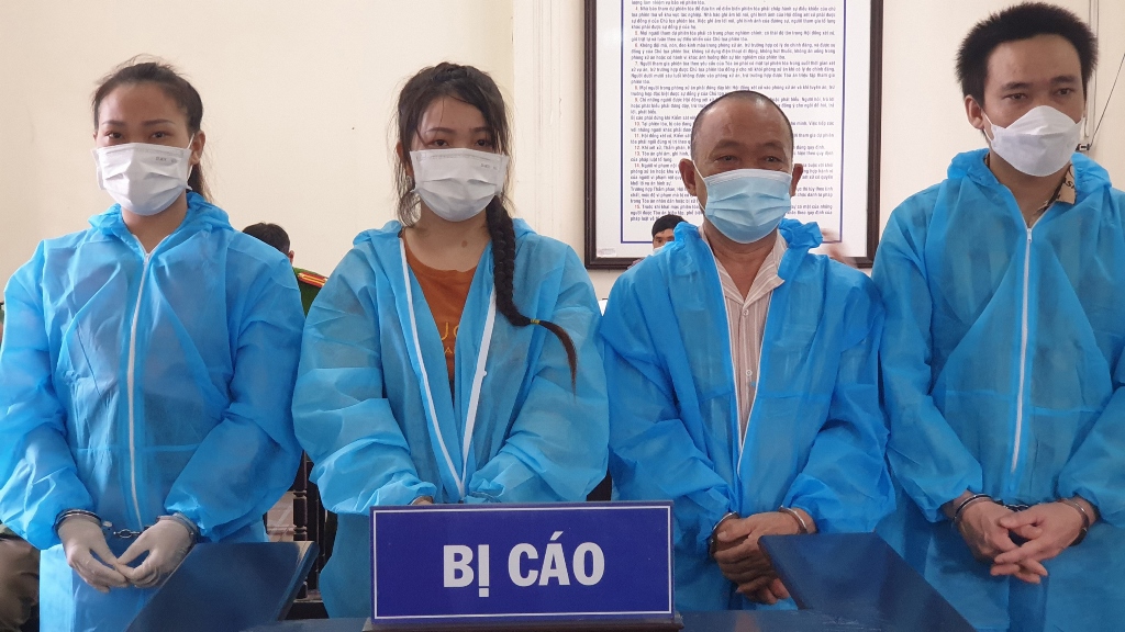 Cả nhà ở tù vì ma túy
