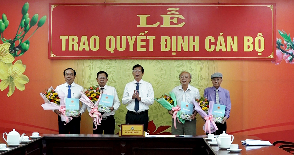 Trao quyết định 4 cán bộ thuộc diện Ban Thường vụ Tỉnh ủy An Giang quản lý