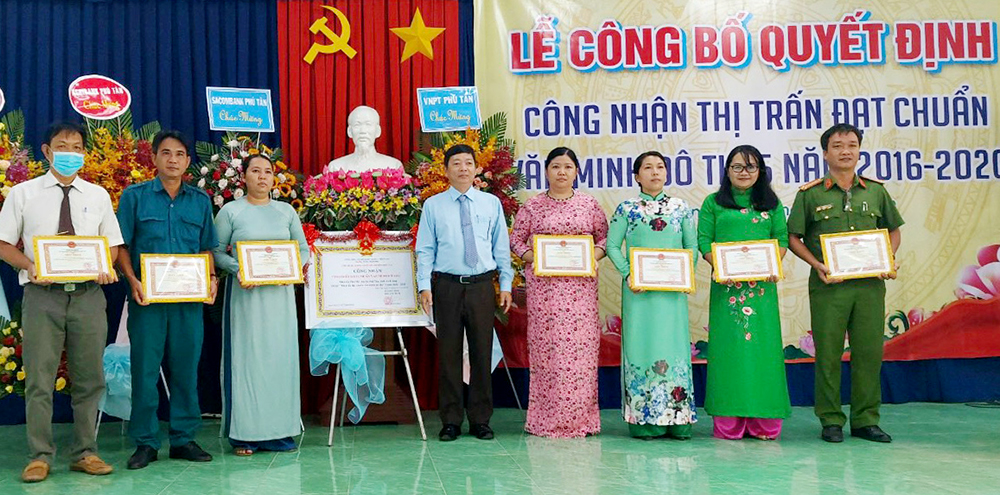 Thị trấn Phú Mỹ đón nhận danh hiệu đạt chuẩn “Văn minh đô thị” 5 năm