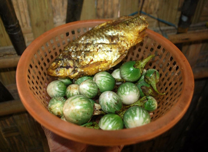 Loại quả đắng ngắt, mọc dại bên đường được người Tây Nguyên nấu thành đặc sản