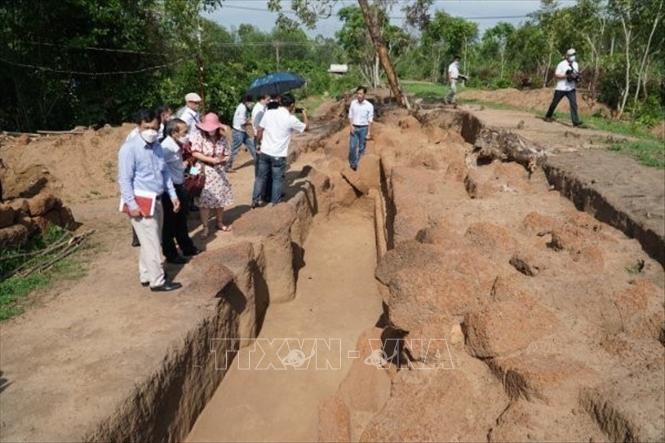 Bảo vệ khẩn cấp để phát huy giá trị di chỉ khảo cổ Vòng Thành Đá trắng
