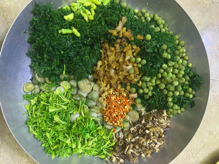 Loại quả đắng ngắt, mọc dại bên đường được người Tây Nguyên nấu thành đặc sản