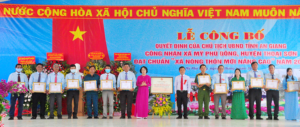 Mỹ Phú Đông đạt chuẩn “Xã nông thôn mới nâng cao” năm 2021