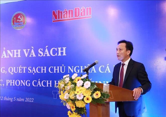 Triển lãm ảnh và sách theo tư tưởng, đạo đức, phong cách Hồ Chí Minh