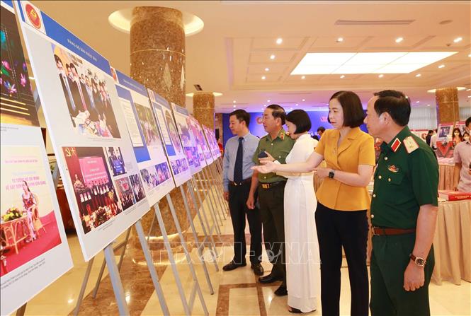 Triển lãm ảnh và sách theo tư tưởng, đạo đức, phong cách Hồ Chí Minh