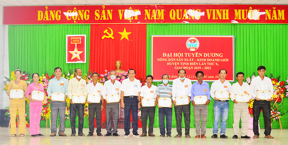 Nông dân huyện Tịnh Biên tiếp tục phấn đấu sản xuất – kinh doanh giỏi