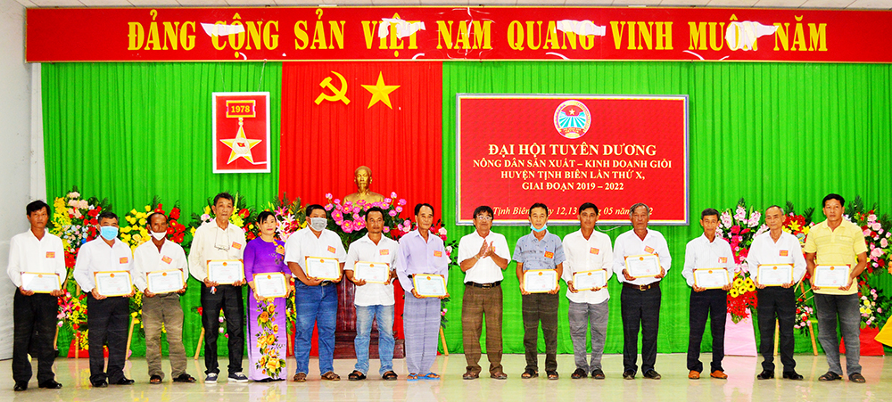 Nông dân huyện Tịnh Biên tiếp tục phấn đấu sản xuất – kinh doanh giỏi