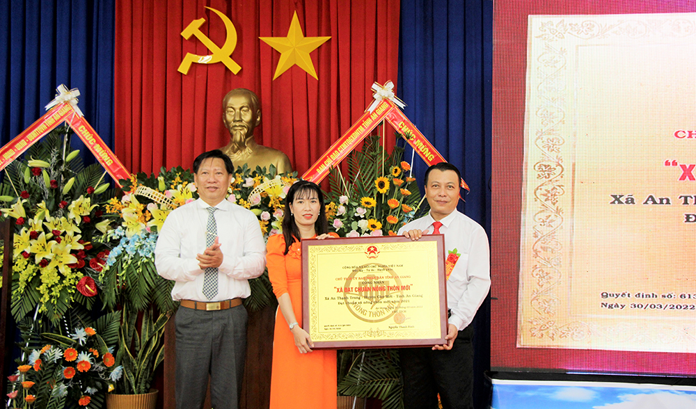 Xã An Thạnh Trung đạt chuẩn nông thôn mới