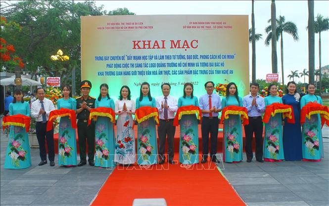 Trưng bày những bức ảnh đẹp, tư liệu quý về Chủ tịch Hồ Chí Minh