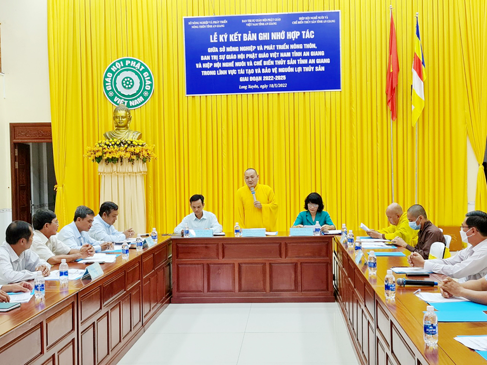 Giáo hội Phật giáo Việt Nam tỉnh An Giang ủng hộ thả cá tái tạo nguồn lợi thủy sản