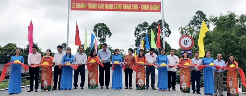 Khánh thành cầu Ranh Làng nối liền 2 xã Vĩnh Phú và Vĩnh Thành