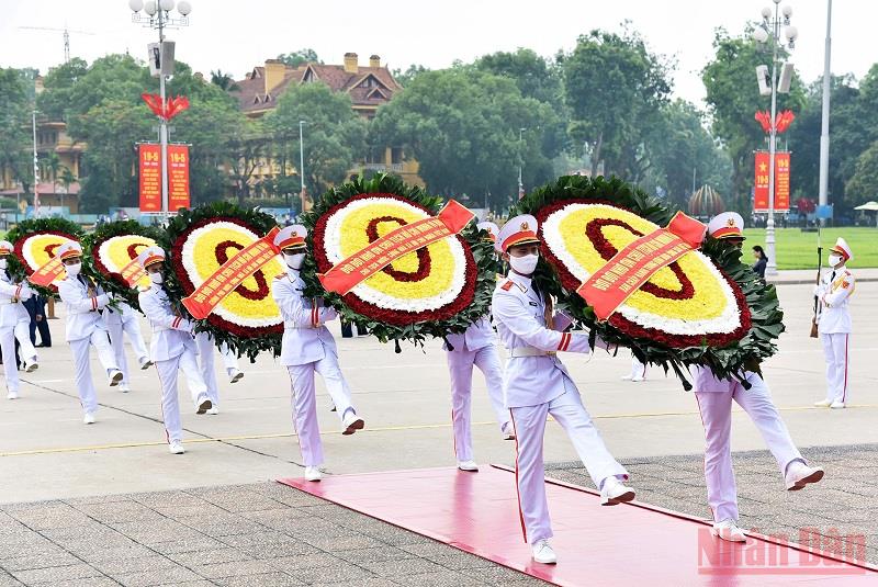 Lãnh đạo Đảng, Nhà nước vào Lăng viếng Chủ tịch Hồ Chí Minh
