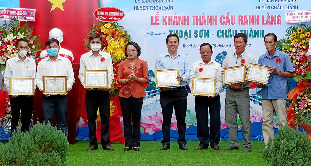 Khánh thành cầu Ranh Làng nối liền 2 xã Vĩnh Phú và Vĩnh Thành