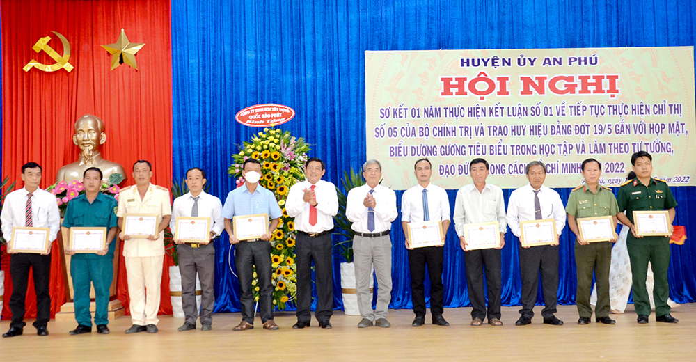 Ban Thường vụ Huyện ủy An Phú sơ kết thực hiện Kết luận 01-KL/TW về tiếp tục thực hiện Chỉ thị 05-CT/TW về học tập và làm theo Bác