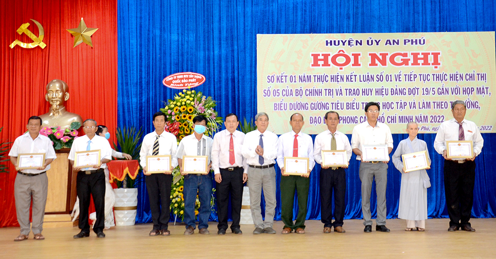 Ban Thường vụ Huyện ủy An Phú sơ kết thực hiện Kết luận 01-KL/TW về tiếp tục thực hiện Chỉ thị 05-CT/TW về học tập và làm theo Bác