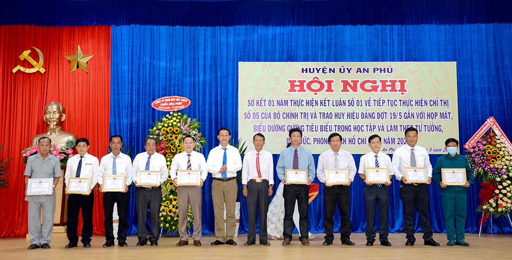 Ban Thường vụ Huyện ủy An Phú sơ kết thực hiện Kết luận 01-KL/TW về tiếp tục thực hiện Chỉ thị 05-CT/TW về học tập và làm theo Bác
