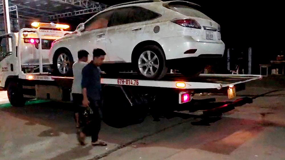 An Giang: Phát hiện ôtô Lexus nghi vấn nhập lậu