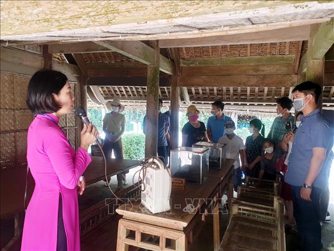 132 năm Ngày sinh Chủ tịch Hồ Chí Minh: 'Người là tình yêu thiết tha nhất...'