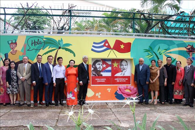 Khánh Thành Công Trình Tranh Vẽ Cổ Động Về Tình Hữu Nghị Nhân Dân Việt Nam  - Cuba - Báo An Giang Online
