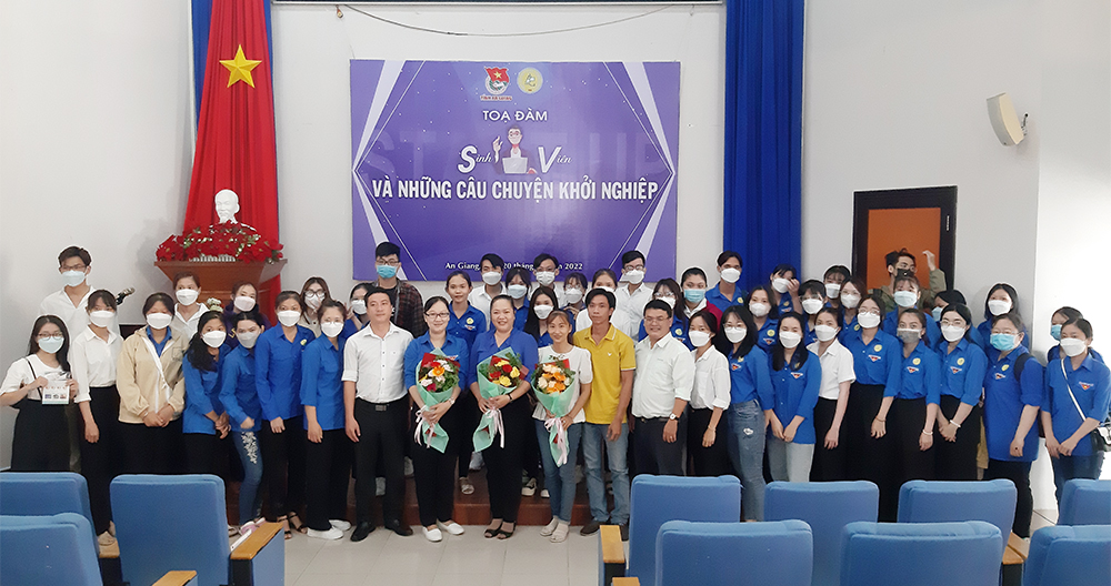 Đoàn Trường Đại học An Giang tổ chức tọa đàm “Sinh viên và những câu chuyện khởi nghiệp” năm 2022