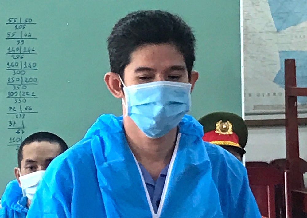 Sứt mẻ tình hàng xóm
