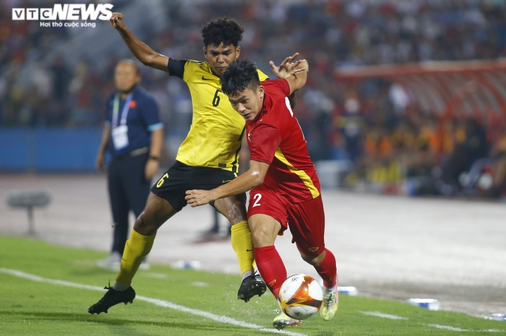 Lê Văn Xuân chấn thương nặng, khó đá chung kết U23 Việt Nam vs U23 Thái Lan