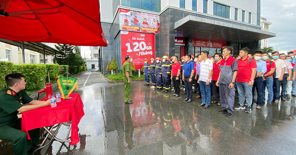 Diễn tập phương án chữa cháy tại tòa nhà Viettel An Giang