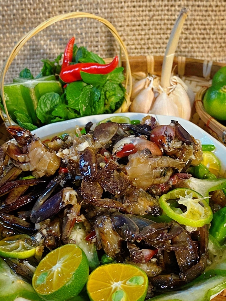 Ba khía trộn đơn giản nhưng gây nghiện, ăn vào ngày mưa thì đưa cơm phải biết